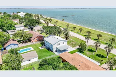 204 S Bay Boulevard, Palacios, TX 77465 - Photo 1
