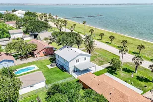 204 S Bay Blvd, Palacios, TX 77465 - Photo 1
