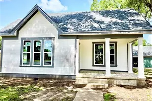 502 Upton Ave, Schulenburg, TX 78956 - Photo 1