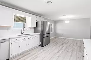 7839 S Gulfway Dr, Port Arthur, TX 77655 - Photo 17