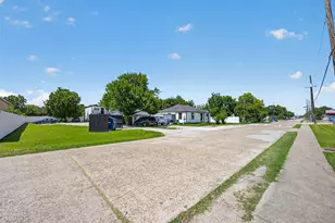 911 Michigan St, Houston, TX 77587 - Photo 17