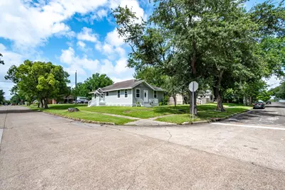 3201 Iowa Street, Baytown, TX 77520 - Photo 9