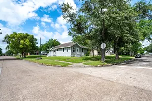 3201 Iowa St, Baytown, TX 77520 - Photo 9