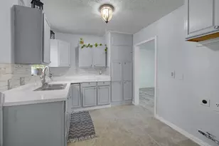 418 Azalea St, Lake Jackson, TX 77566 - Photo 13