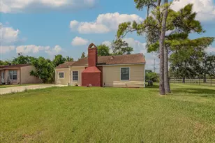 418 Azalea St, Lake Jackson, TX 77566 - Photo 1