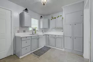 418 Azalea St, Lake Jackson, TX 77566 - Photo 11