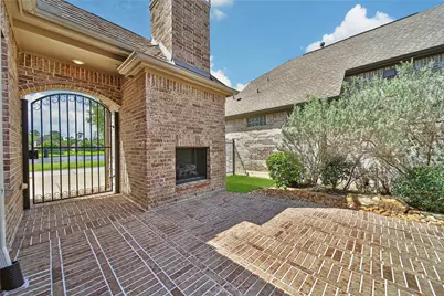 15 S Lochwood Way, Tomball, TX 77375 - Photo 3