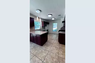 103 Breezy Point Place, The Woodlands, TX 77381 - Photo 5
