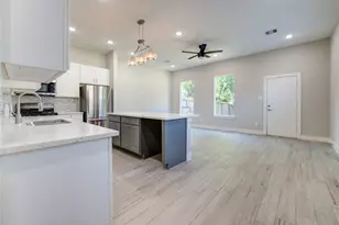 4536 Sunflower St, Houston, TX 77051 - Photo 3