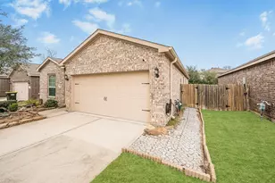 7615 Square Garden Ln, Conroe, TX 77304 - Photo 3