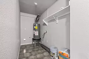 6138 Kenilwood Dr, Houston, TX 77033 - Photo 13