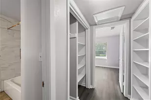 6138 Kenilwood Dr, Houston, TX 77033 - Photo 9