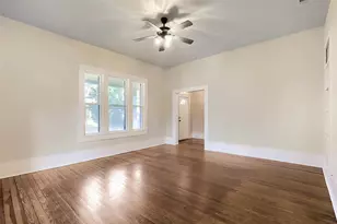 208 N Ave B, Elgin, TX 78621 - Photo 13