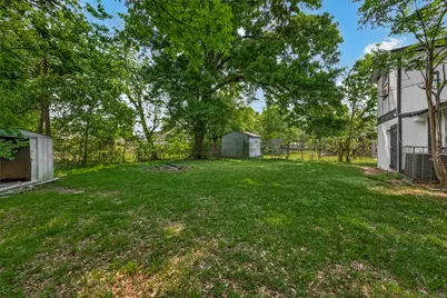 5830 Southlea Street, Houston, TX 77033 - Photo 33
