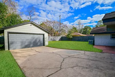9822 Larston Street, Houston, TX 77055 - Photo 35