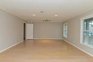 9822 Larston St, Houston, TX 77055 - Photo 7