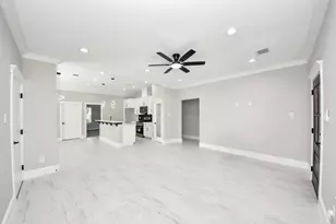 608 Miriam St, Baytown, TX 77520 - Photo 19