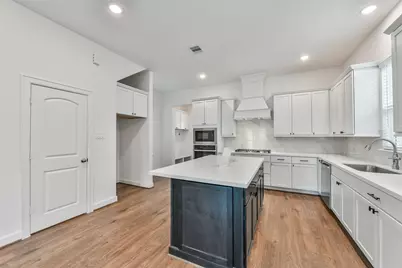 2511 S Houston Avenue, Pearland, TX 77581 - Photo 9