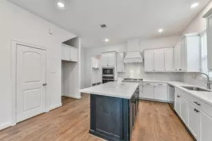 2511 S Houston Ave, Pearland, TX 77581 - Photo 9