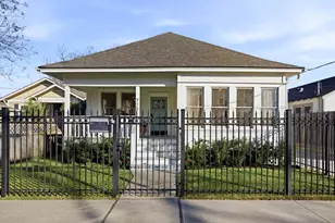 727 E 25th St, Houston, TX 77008 - Photo 1