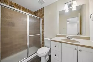 9850 Pagewood Ln, Houston, TX 77042 - Photo 27