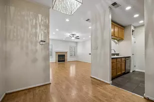 9850 Pagewood Ln, Houston, TX 77042 - Photo 11