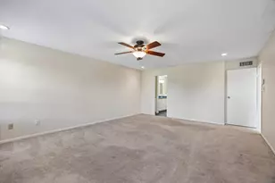 9850 Pagewood Ln, Houston, TX 77042 - Photo 17
