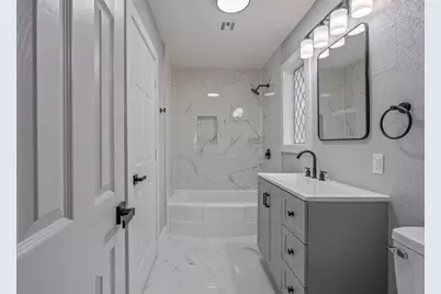 105 N Woodsway Street E, Conroe, TX 77301 - Photo 27