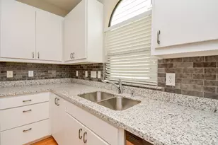 5911 Petty St, Houston, TX 77007 - Photo 27