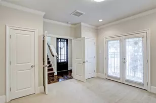 2406 Beall St, Houston, TX 77008 - Photo 5