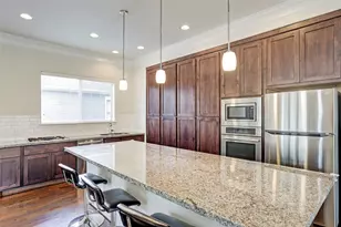 2406 Beall St, Houston, TX 77008 - Photo 9