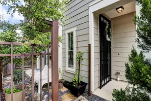 2406 Beall St, Houston, TX 77008 - Photo 3