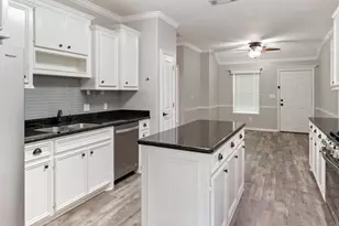 227 Greenleaf St, Huntsville, TX 77340 - Photo 11