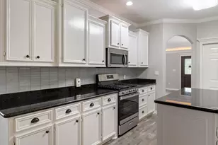 227 Greenleaf St, Huntsville, TX 77340 - Photo 13