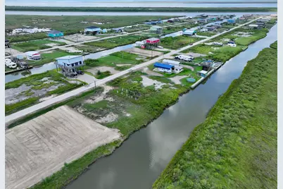 1392 Mabry Street, Gilchrist, TX 77617 - Photo 21