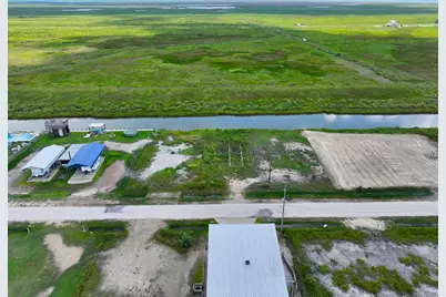 1392 Mabry Street, Gilchrist, TX 77617 - Photo 17