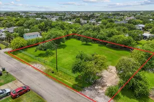 524 12th St, Dickinson, TX 77539 - Photo 1