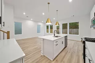 7625 Inwood Grv Ln, Houston, TX 77088 - Photo 15