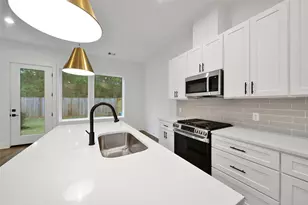 7625 Inwood Grv Ln, Houston, TX 77088 - Photo 13