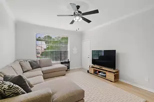 2255 Braeswood Park Dr, Houston, TX 77030 - Photo 3