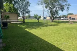 1029 N Chenango St, Angleton, TX 77515 - Photo 7