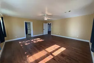 6421 S Ridgecrest Dr, Hitchcock, TX 77563 - Photo 3