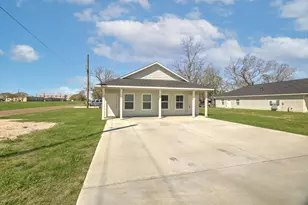 609 Canal St, Anahuac, TX 77514 - Photo 7