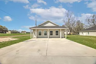 609 Canal St, Anahuac, TX 77514 - Photo 3