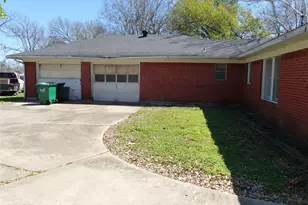 1102 W Main St, Brenham, TX 77833 - Photo 7