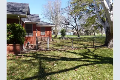 1102 W Main Street, Brenham, TX 77833 - Photo 3