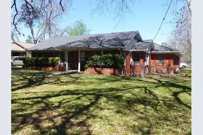 1102 W Main Street, Brenham, TX 77833 - Photo 1