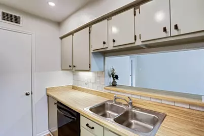 700 Thicket Lane #1004, Houston, TX 77079 - Photo 7