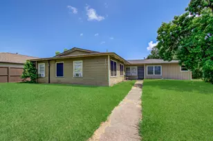 1707 W 7th St, Freeport, TX 77541 - Photo 3