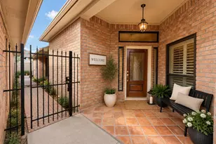 8027 Oakwood Garden St, Houston, TX 77040 - Photo 3